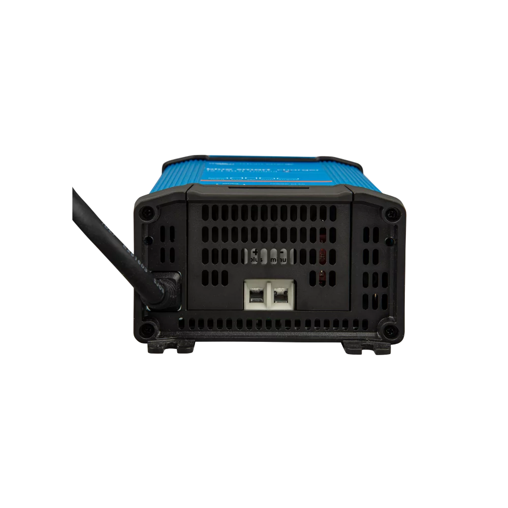 Victron Blue Smart IP22 Ladegerät 12V mit Bluetooth Victron Blue Smart IP22 Ladegerät – Rückansicht mit Batterie-Anschlussklemmen und Lüftungsschlitzen