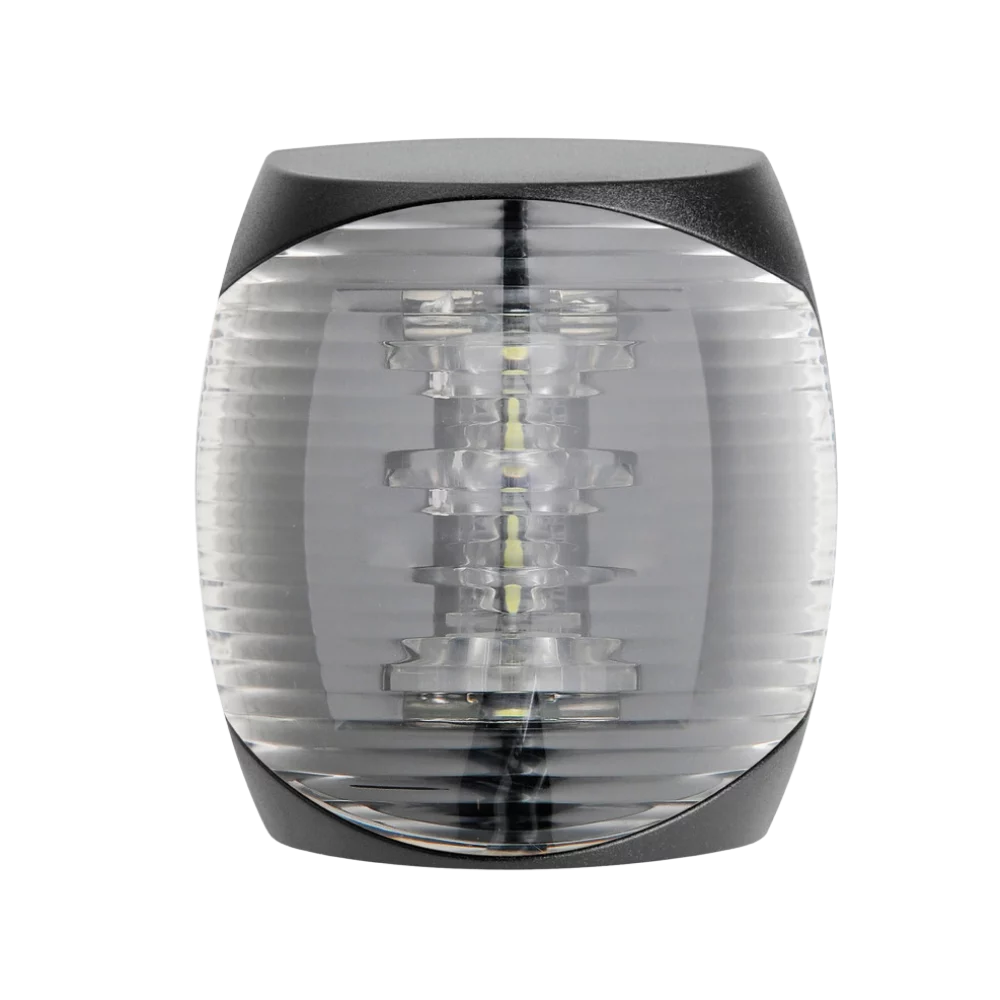 Osculati Sphera II Hecklicht LED 135° – Frontansicht mit klarer Streuscheibe, Gehäuse schwarz